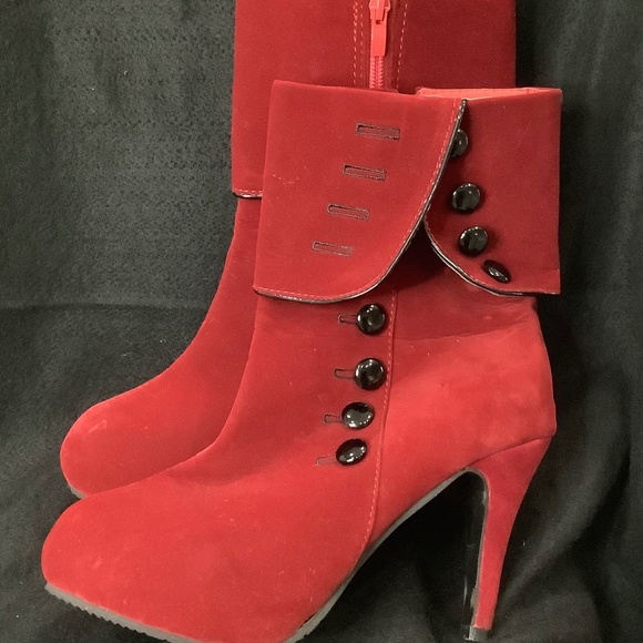 Vero Cuoio Red Velvet Ankle Boots with black trim and buttons. Size 9 - Picture 1 of 3
